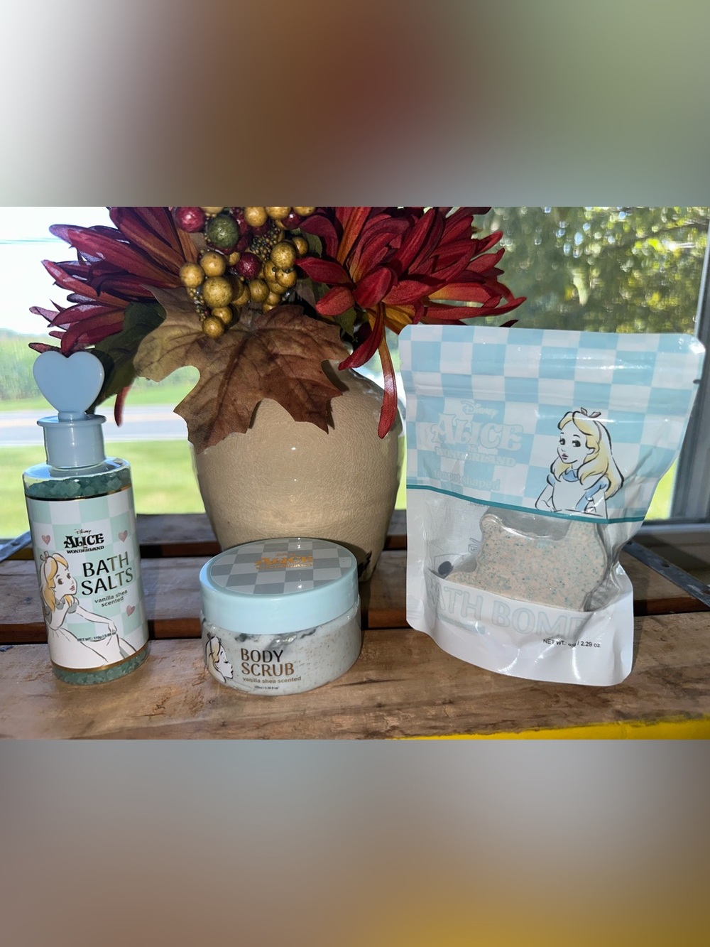 Alice in Wonderland Vanilla Shea Bath Set, Bomb and Body Scrub - New